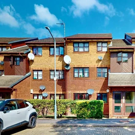 Rent this 2 bed apartment on Faulkner Close in Goodmayes, London