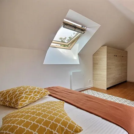 Rent this 2 bed house on Quai de Pordic in 22520 Binic-Étables-sur-Mer, France