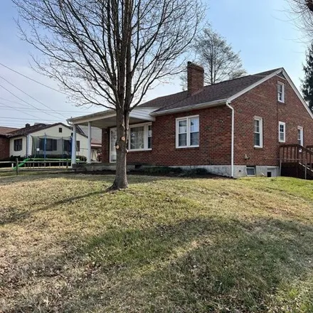 Image 2 - 457 Valley Street, Wytheville, VA 24382, USA - House for sale