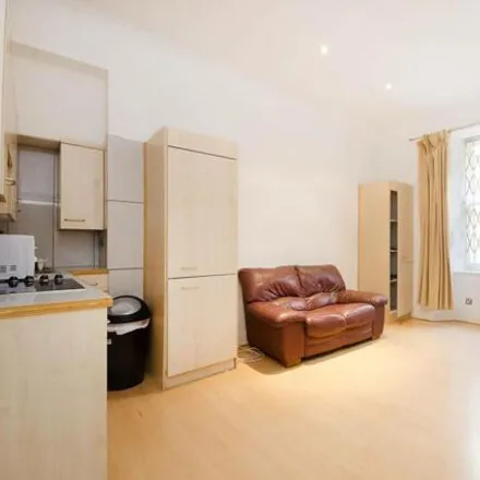 Image 2 - 3 Queen's Gate Place Mews, London, SW7 5NY, United Kingdom - Apartment for rent