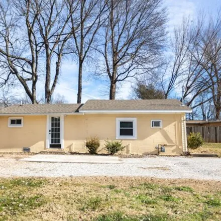 Buy this 2 bed house on 1039 East Seminole Street in Springfield, MO 65807