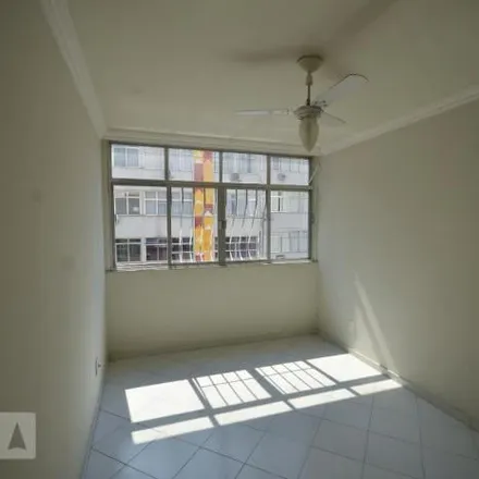 Rent this 2 bed apartment on Rua General Pereira da Silva 212 in Icaraí, Niterói - RJ