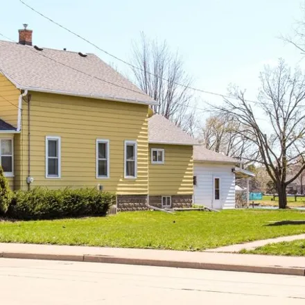 Buy this 3 bed house on 1337 Oshkosh Avenue in Oshkosh, WI 54902