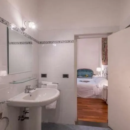 Rent this 2 bed apartment on Galleria degli Uffizi in Piazzale degli Uffizi, 6