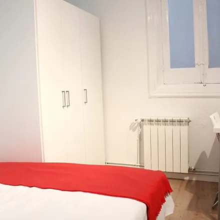 Rent this 8 bed room on Madrid in Aparcamiento Público Las Cortes, Plaza de las Cortes