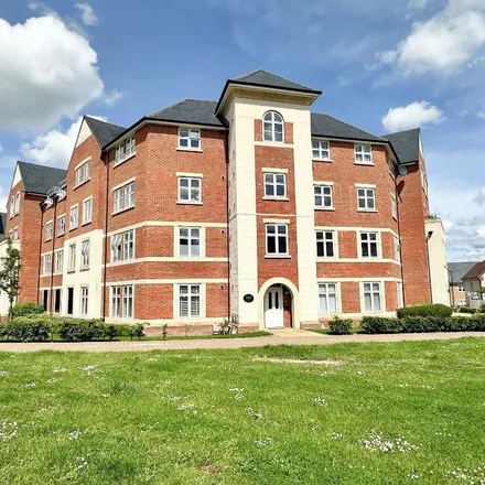 Rent this 2 bed apartment on Cambridge House in Hospital Road, Aldershot