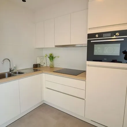 Rent this 2 bed apartment on Hoefijzerlaan 36 in 8000 Bruges, Belgium