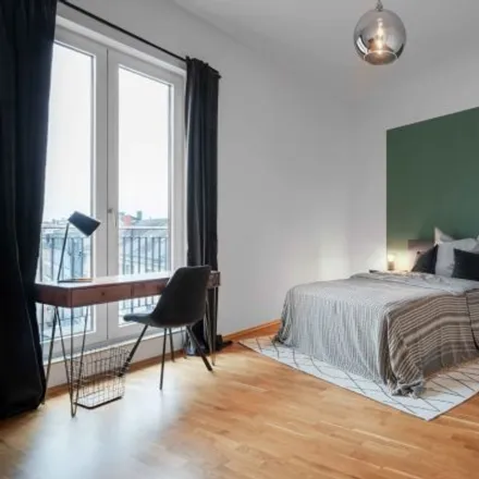 Rent this 5 bed room on Einkaufsmeile Leipziger Straße in Leipziger Straße 43, 60487 Frankfurt