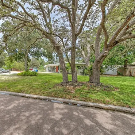 Image 2 - 5065 31st Avenue North, Saint Petersburg, FL 33710, USA - House for sale