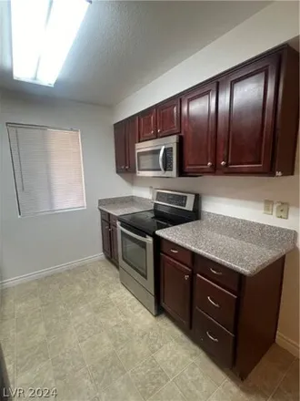 Image 5 - 5142 West Harmon Avenue, Spring Valley, NV 89103, USA - Condo for rent