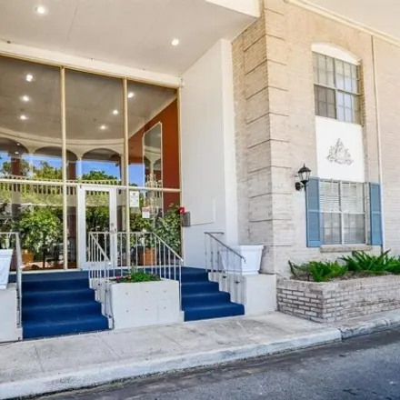 Buy this 1 bed condo on 2659 Bellefontaine Street in Houston, TX 77025