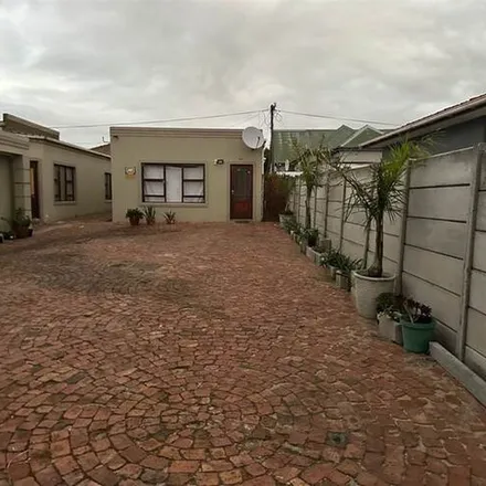 Rent this 3 bed apartment on Voortrekker Road in Maitland, Cape Town