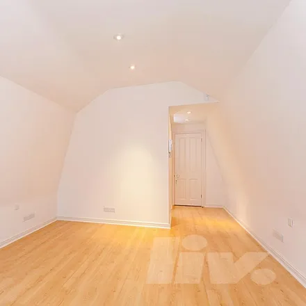 Image 4 - 17 West Heath Road, London, NW3 7UX, United Kingdom - House for rent