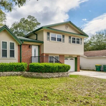Buy this 3 bed house on 1068 Juniper Avenue in Niceville, FL 32578
