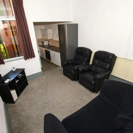 Rent this 3 bed apartment on 55 Gleave Road in Selly Oak, B29 6JW
