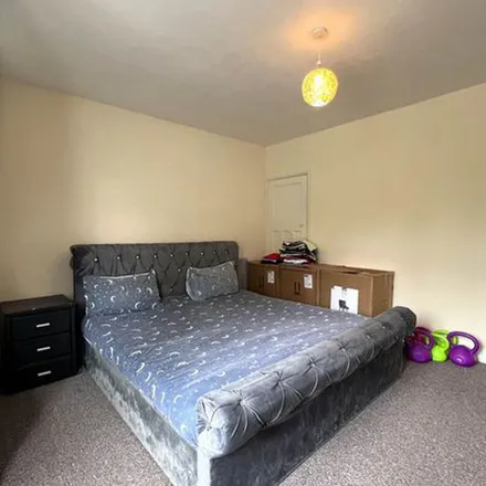 Rent this 2 bed apartment on Preston Gardens in Luton, LU2 7NL
