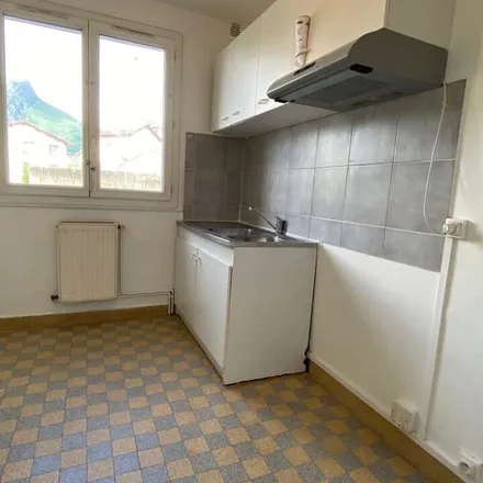 Rent this 3 bed apartment on 56 Avenue Aristide Briand in 38600 Fontaine, France