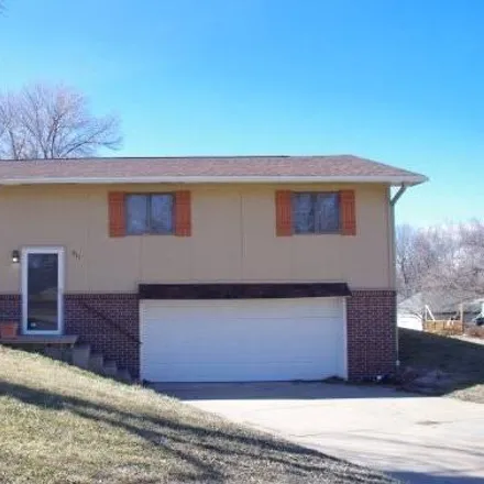 Buy this 3 bed house on 925 South 3rd Avenue in Broken Bow, NE 68822