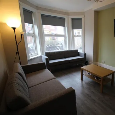 Image 4 - Back Delph Mount, Leeds, LS6 2HS, United Kingdom - Room for rent