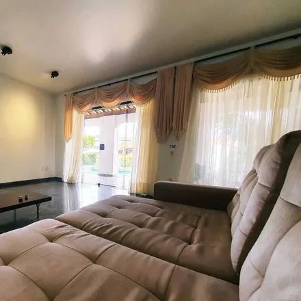 Rent this 3 bed house on Farolândia in Aracaju, Região Geográfica Intermediária de Aracaju