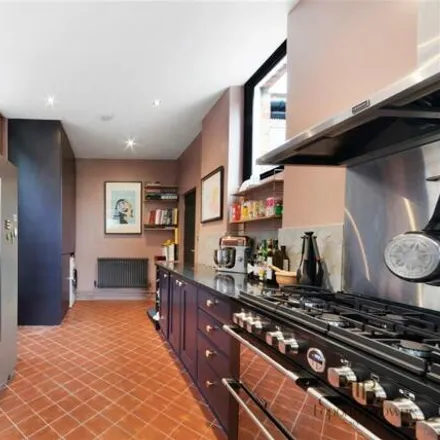 Image 4 - 33 The Avenue, Brondesbury Park, London, NW6 7NR, United Kingdom - Apartment for sale