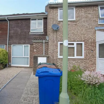 Buy this 2 bed townhouse on Roundham Close in Kidlington, OX5 1SZ
