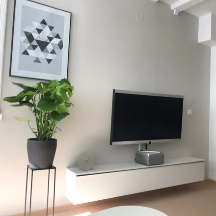 Rent this 2 bed apartment on Schwanenwik 36 in 22087 Hamburg, Germany