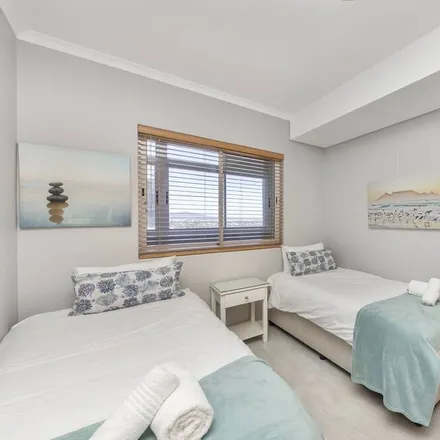 Image 4 - Bloubergstrand, City of Cape Town, South Africa - Apartment for rent