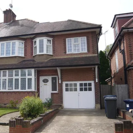 Rent this 4 bed duplex on 137 Chanctonbury Way in London, N12 7AD