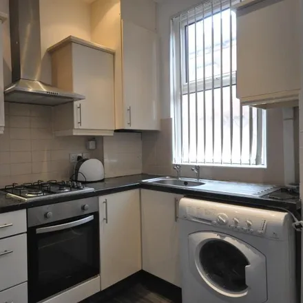 Image 2 - Harold View, Leeds, LS6 1PP, United Kingdom - Townhouse for rent