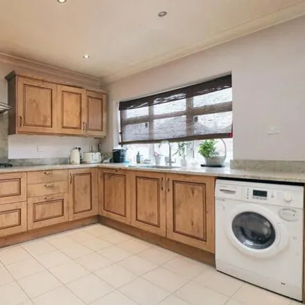 Image 3 - St. Bride's Avenue, South Stanmore, London, HA8 6BT, United Kingdom - House for rent