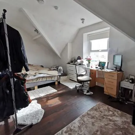Rent this 6 bed apartment on Heathfield in Swansea, SA1 6EN
