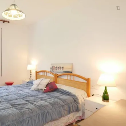 Rent this 4 bed room on Tintoreria Ninot Villarroel in Carrer de Villarroel, 205-219