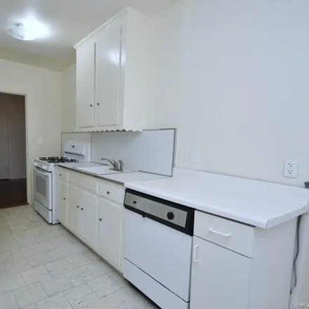 Image 9 - 480 Riverdale Avenue, Lowerre, City of Yonkers, NY 10705, USA - Apartment for sale