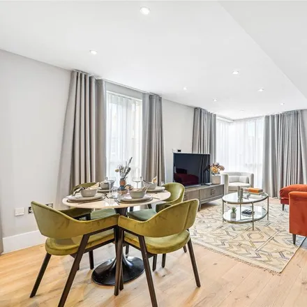 Rent this 3 bed apartment on 219 Baker Street in London, NW1 6XE