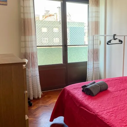 Rent this 5 bed room on Avenida Frei Miguel Contreiras in 1000-009 Lisbon, Portugal