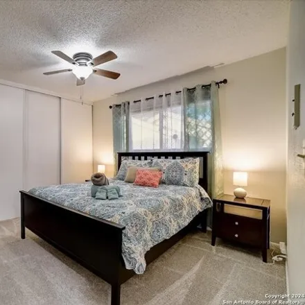 Image 6 - 8281 Zodiac Drive, Universal City, Bexar County, TX 78148, USA - House for sale