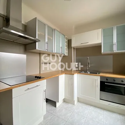 Rent this 2 bed apartment on 118 Rue du Connétable in 60500 Chantilly, France
