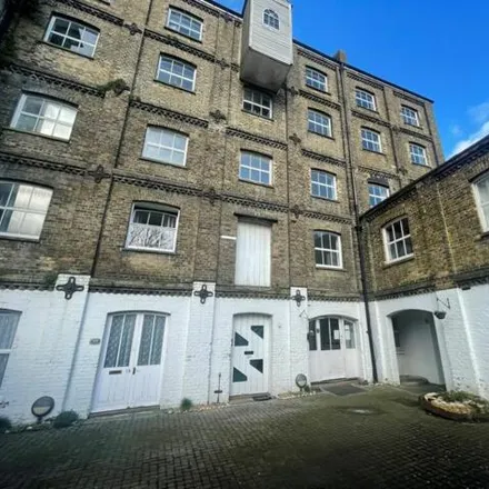Buy this 1 bed apartment on London Road in Dover, CT17 0TF