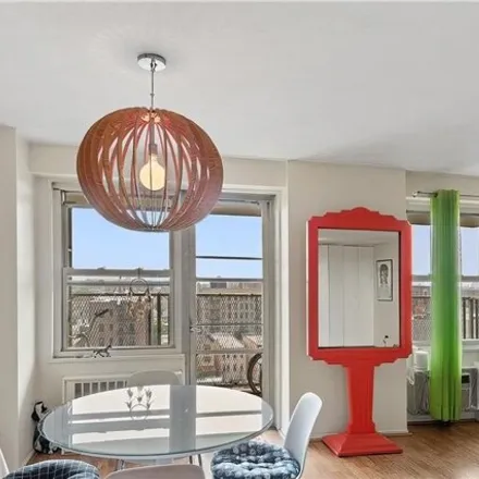 Image 7 - 2522 Olinville Avenue, New York, NY 10467, USA - Apartment for sale