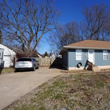 Buy this 4 bed house on 1695 East Chestnut Street in Springfield, MO 65802