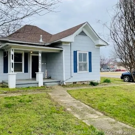 Buy this 2 bed house on 413 West 13th Street in Claremore, OK 74017