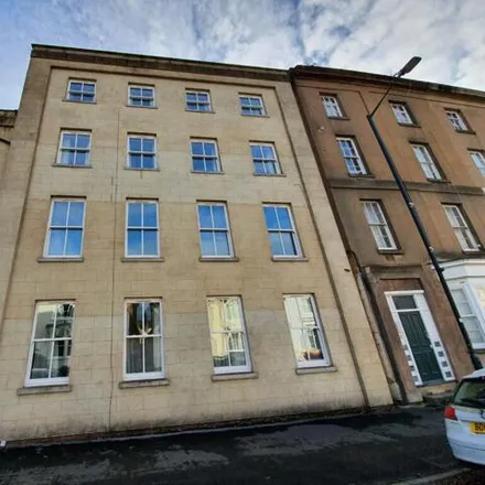 Rent this 6 bed apartment on 1 Camberwell Terrace in Royal Leamington Spa, CV31 1LX
