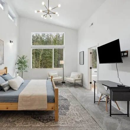 Rent this 5 bed house on Mount Rainier Loop in Hood River, OR 97031