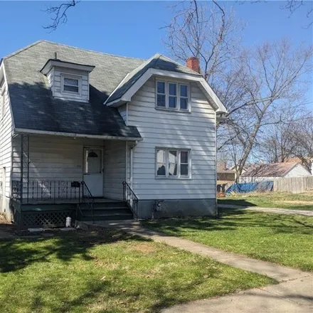 Buy this 4 bed house on 322 Pioneer Street in Akron, OH 44305