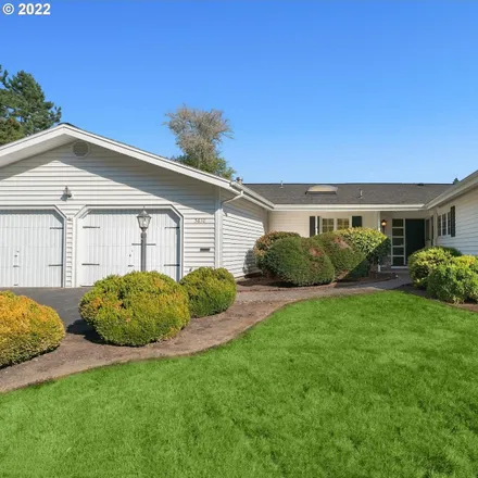 Buy this 4 bed house on 5610 Southwest 88th Avenue in Portland, OR 97225