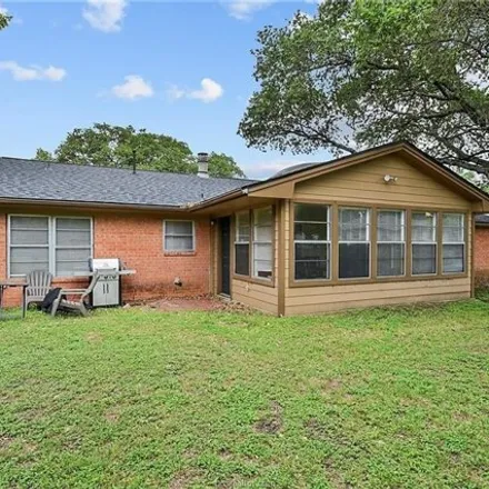 Image 3 - 1371 Village Drive, College Station, TX 77840, USA - House for sale