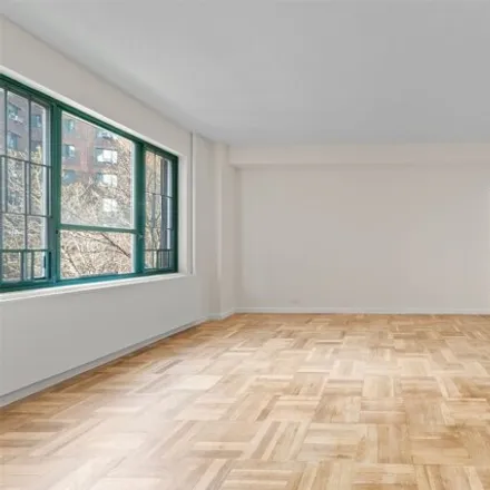 Image 2 - 1563 Metropolitan Avenue, New York, NY 10462, USA - Condo for sale