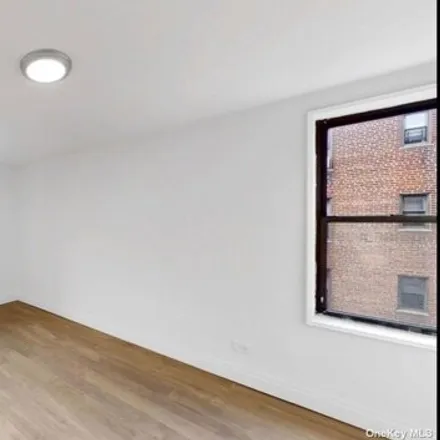 Image 4 - 83-60 Vietor Avenue, New York, NY 11373, USA - Apartment for sale