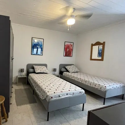 Rent this 2 bed apartment on Quinta do Portugal in Charneca de Caparica e Sobreda, Almada